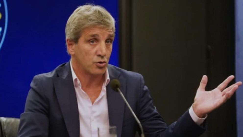 Caputo festejó que una cadena de supermercados aceptó su pedido y modificó la modalidad de las ofertas.