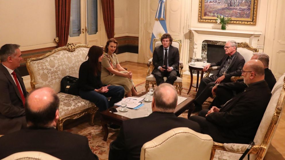Javier Milei junto a la Conferencia Episcopal Argentina.