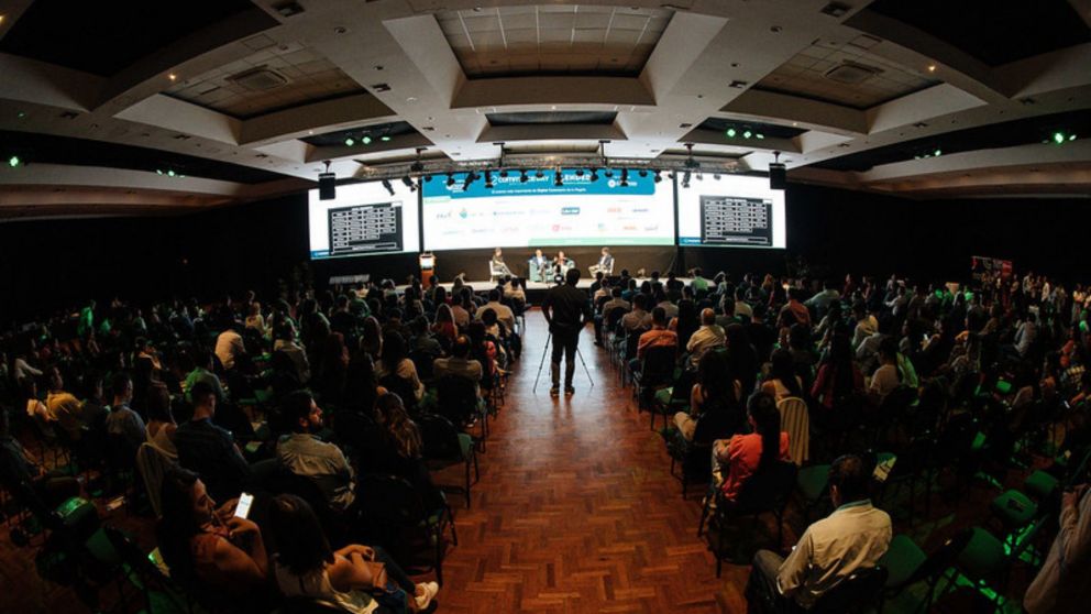 Conocé cómo capacitarte en ecommerce con Club Crónica.