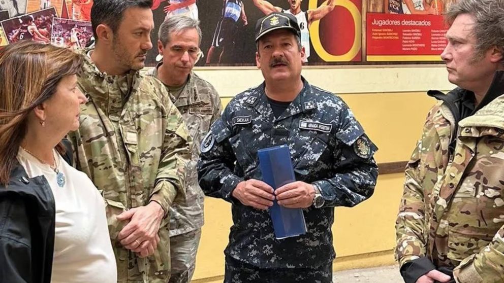 Javier Milei prevé viajar a Rosario y supervisar los operativos del Comité de Crisis.