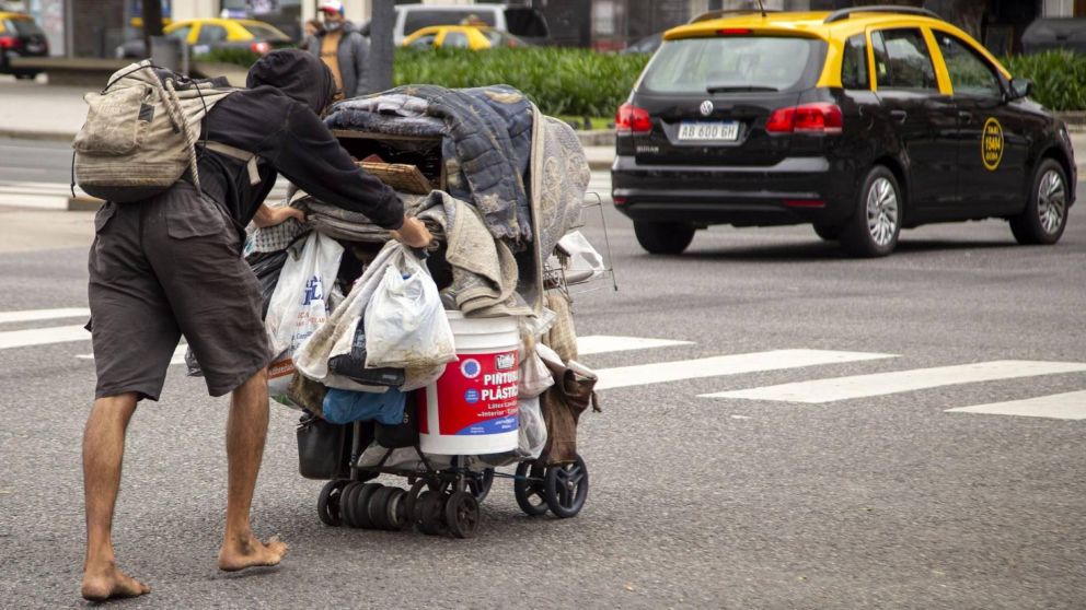 Familia tipo necesitó en febrero casi $700.000 para no ser pobre.
