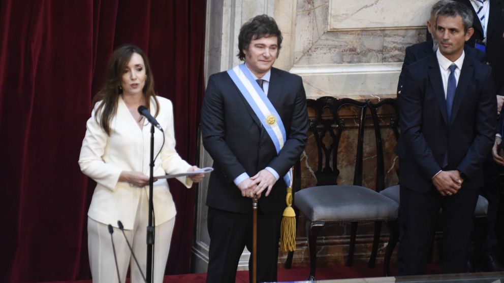 Victoria Villarruel y Martín Menem firmaron la resolución que dejó sin efecto los aumentos para diputados y senadores.