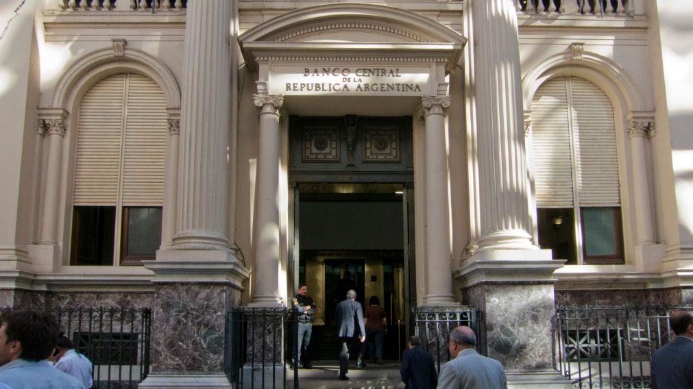 El BCRA otorga libertad a los bancos para fijar tasas de interés en plazos fijos