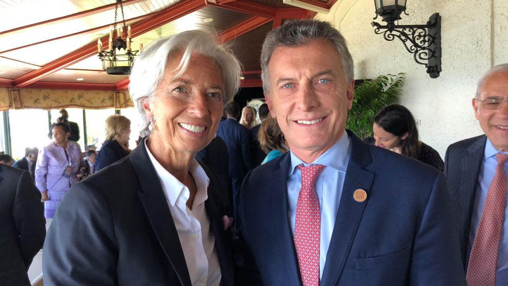 El ex presidente Mauricio Macri, junto a Christine Lagarde, ex titular del FMI clave en el otorgamiento del préstamo.
