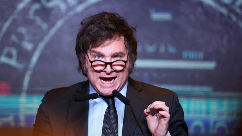 El Gobierno oficializó el decreto que anula los aumentos de sueldo al personal jerárquico de la administración pública.