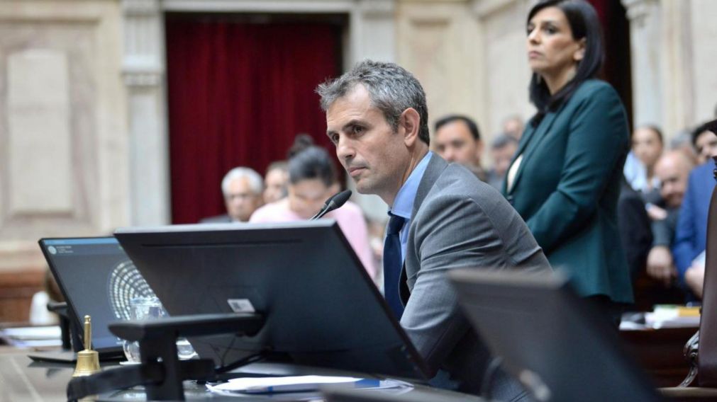 Mart�n Menem firm� una resoluci�n para retrotraer el aumento para diputados y senadores