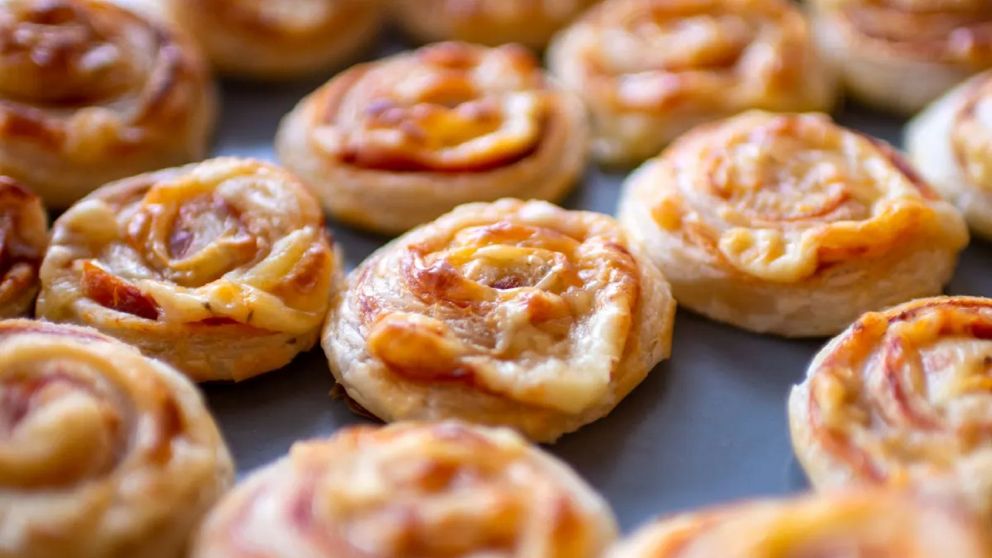 Receta de arrolladitos de salame y queso, una opción riquísima para disfrutar en cualquier momento.