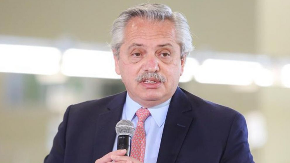 Alberto Fernández visitó México y deberá regresar al país.