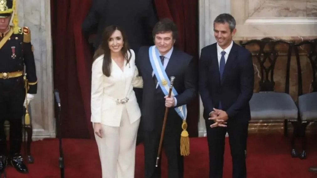 Victoria Villarruel y Martín Menem autorizaron un aumento del 30% para diputados y senadores.
