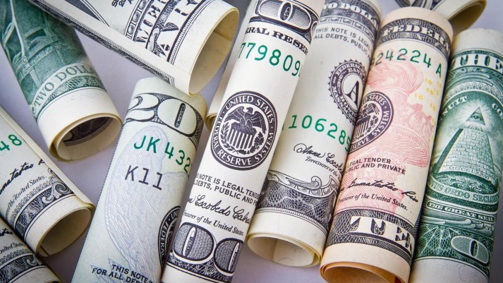 Seguí la cotización del dólar oficial y el dólar blue.