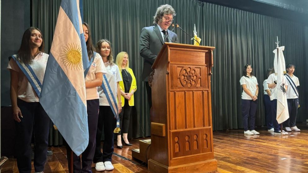 El presidente Javier Milei inauguró el ciclo lectivo 2024 en el colegio donde estudió.