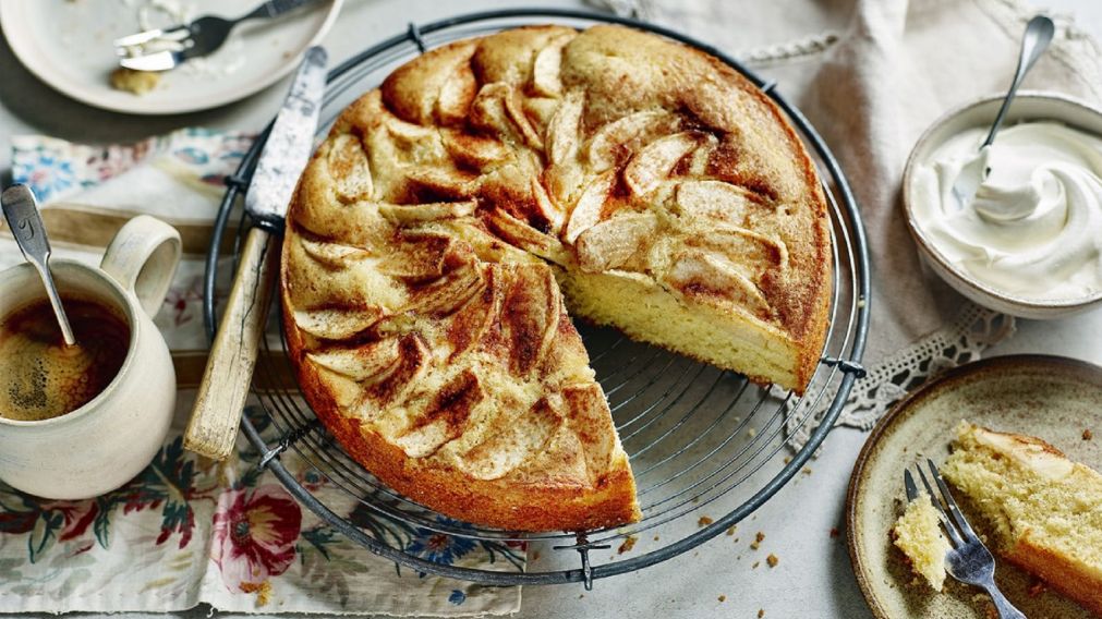 Ideal para la merienda: receta de torta de manzana súper esponjosa y con pocos ingredientes.