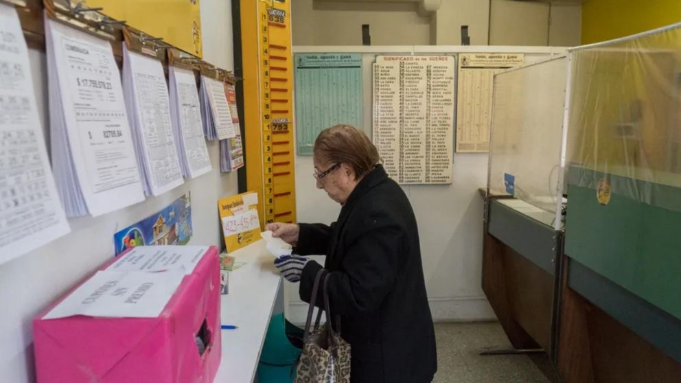 La inigualable historia de una mujer que ganó un premio millonario en la lotería.