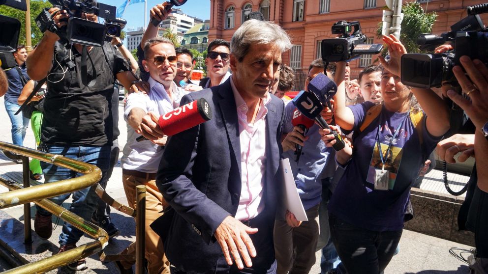 Luis Caputo quedó a cargo del control de los fondos fiduciarios tras el decreto publicado en el Boletín Oficial (Archivo).