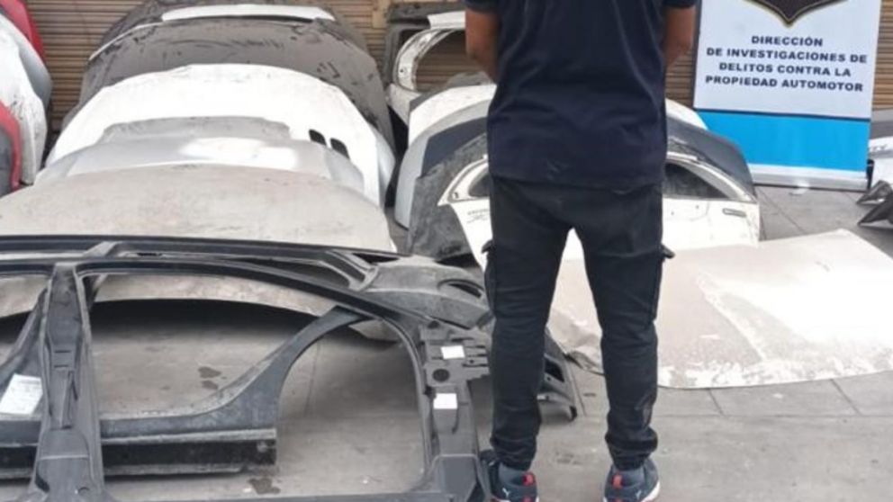 Algunas de las autopartes que fueron incautadas por los investigadores.