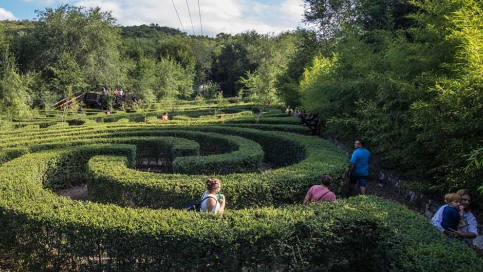 Un destino donde los turistas disfrutan de rica comida y diversidad de actividades.