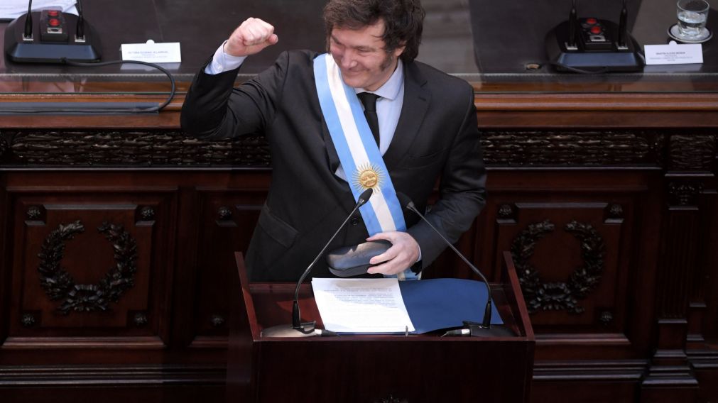 "Arreglar este pa�s requiere de enormes sacrificios", dijo el mandatario.
