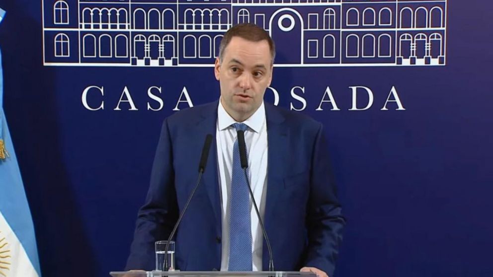 El pedido fue informado de manera oficial por Adorni.