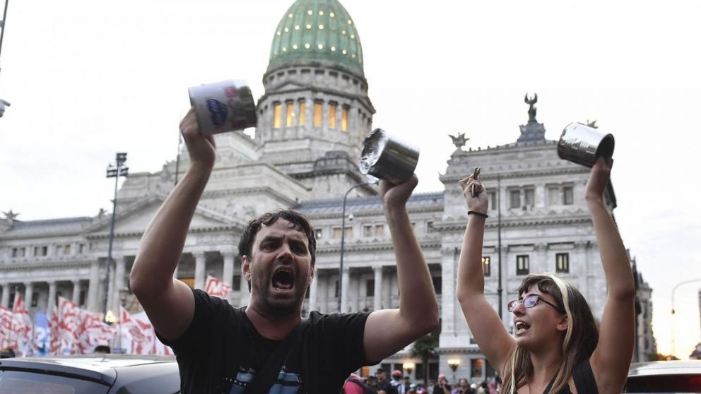 Sectores piqueteros y de izquierda realizarán un "cacerolazo masivo" frente al Congreso. (Télam)
