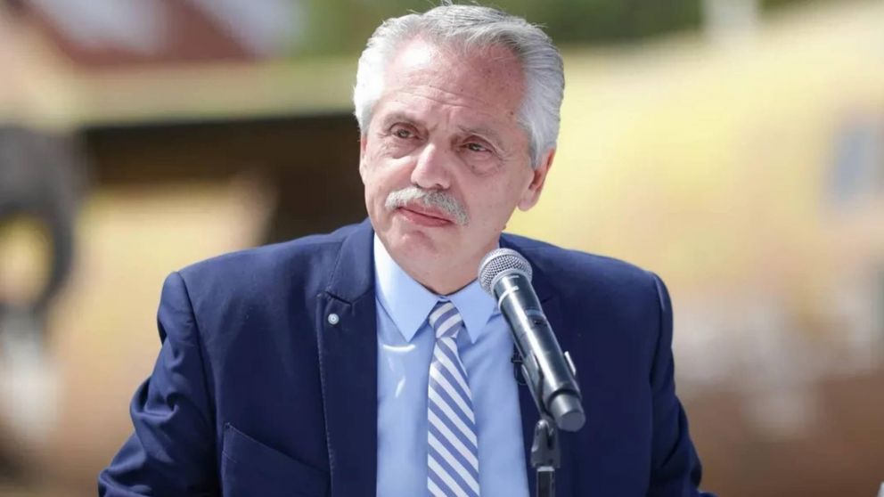 Imputaron a Alberto Fernández en la causa por posibles irregularidades en la contratación de seguros.