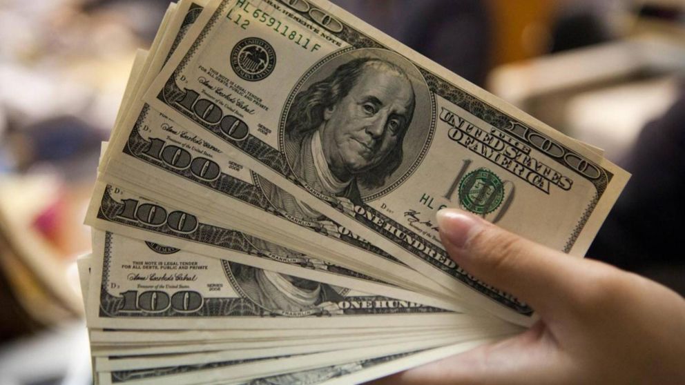 Dólar hoy: ¿A cuánto cotizan el oficial y el "blue"?