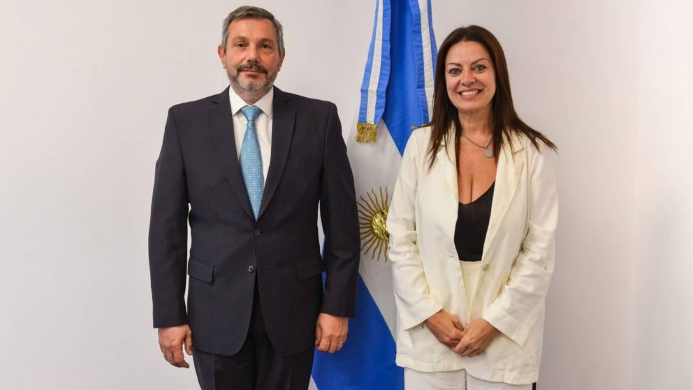 La ministra de Capital Humano, Sandra Pettovello, puso en funciones al nuevo director ejecutivo de ANSES, MarianoDe los Heros.