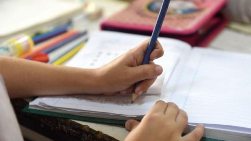 ¿Tenés hijos en la escuela? cómo anotarte en las Becas Estudiar, Bono de ayuda escolar y AUH.