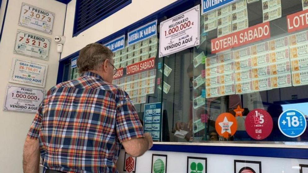 Compró el boleto ganador de lotería, pero estuvo 3 meses “destruido” porque lo perdió: el insólito lugar donde lo encontró