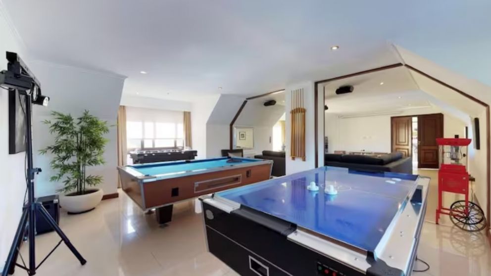 Lujos en el interior de la propiedad de la víctima (Foto El País).