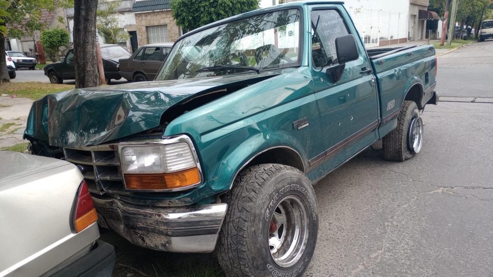 Así quedó la camioneta que era manejada por Enzo Capis.
