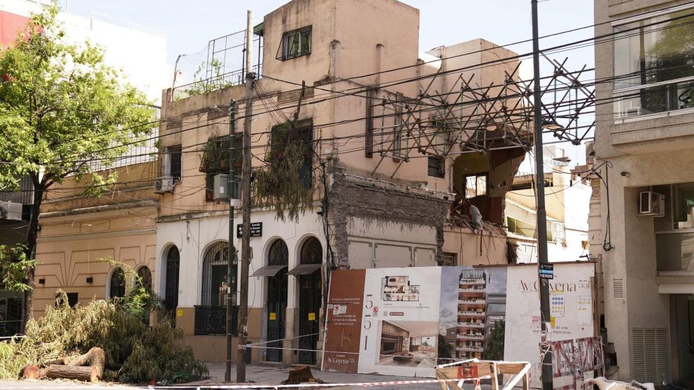 Derrumbe en Caballito: comenzó la demolición de la edificación que produjo dos muertes al desplomarse.