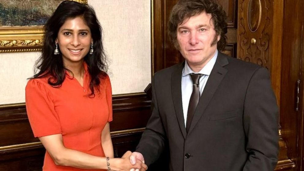 Javier Milei y Gita Gopinath del FMI se reunieron durante una hora en Casa Rosada.