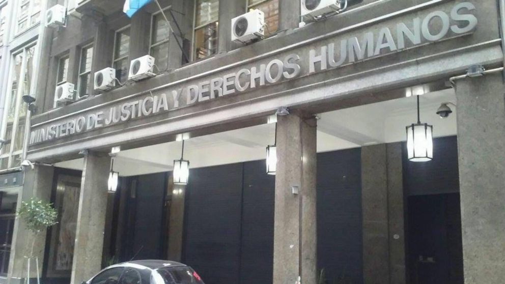 Ministerio de Justicia dijo que har� las tareas de Inadi y absorber� "personal id�neo y responsable".