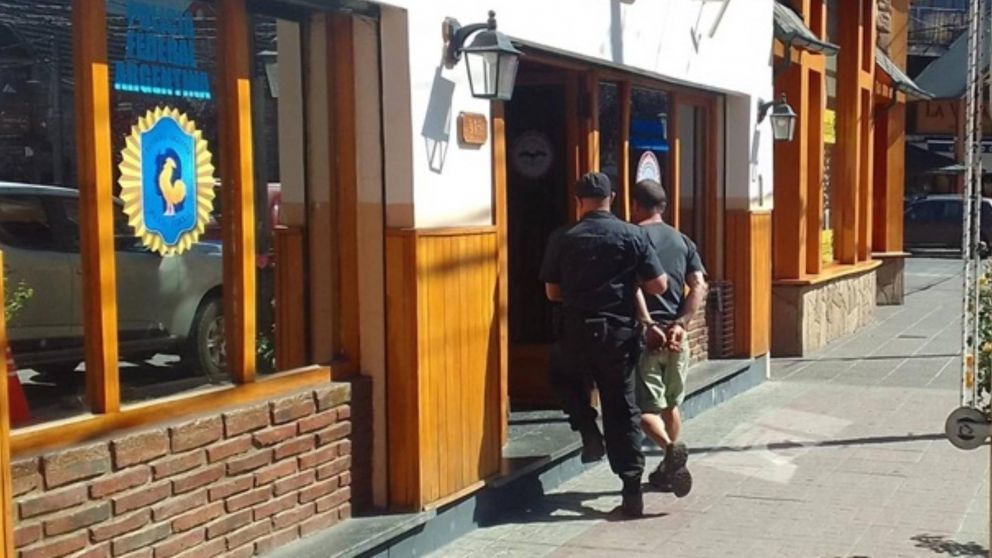 Así desbarataron dos invernaderos de marihuana en San Martín de los Andes.