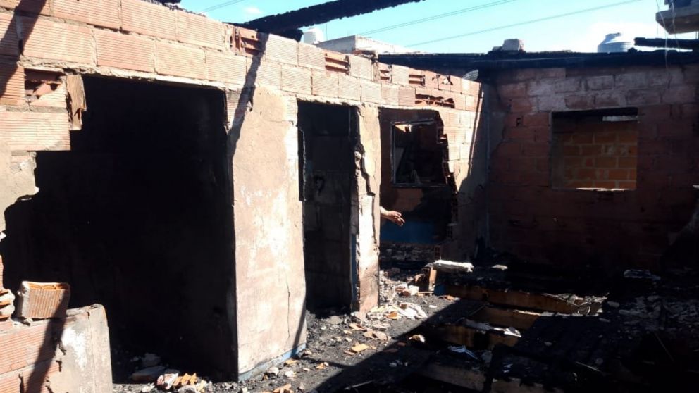 La vivienda afectada quedó en ruinas e inhabitable.