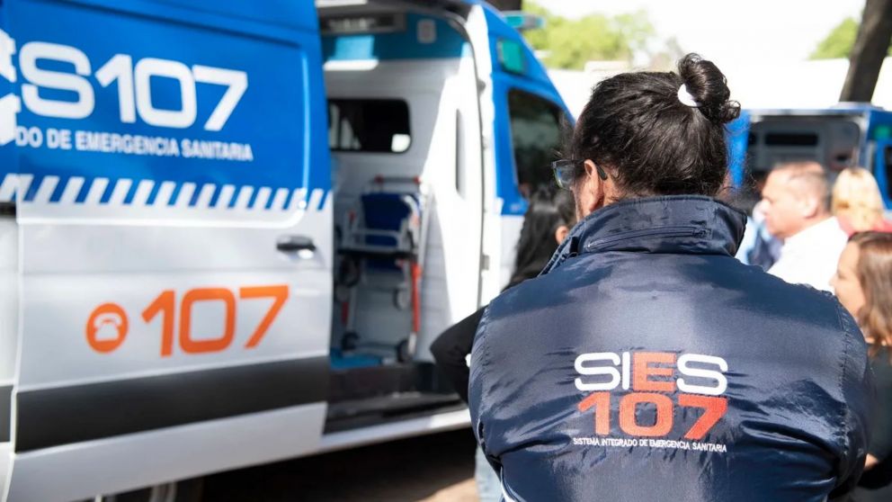 El joven que se cayó de un árbol al intentar robar cables fue trasladado al hospital.