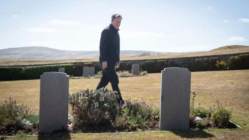 David Cameron, durante su recorrido por las Islas Malvinas.
