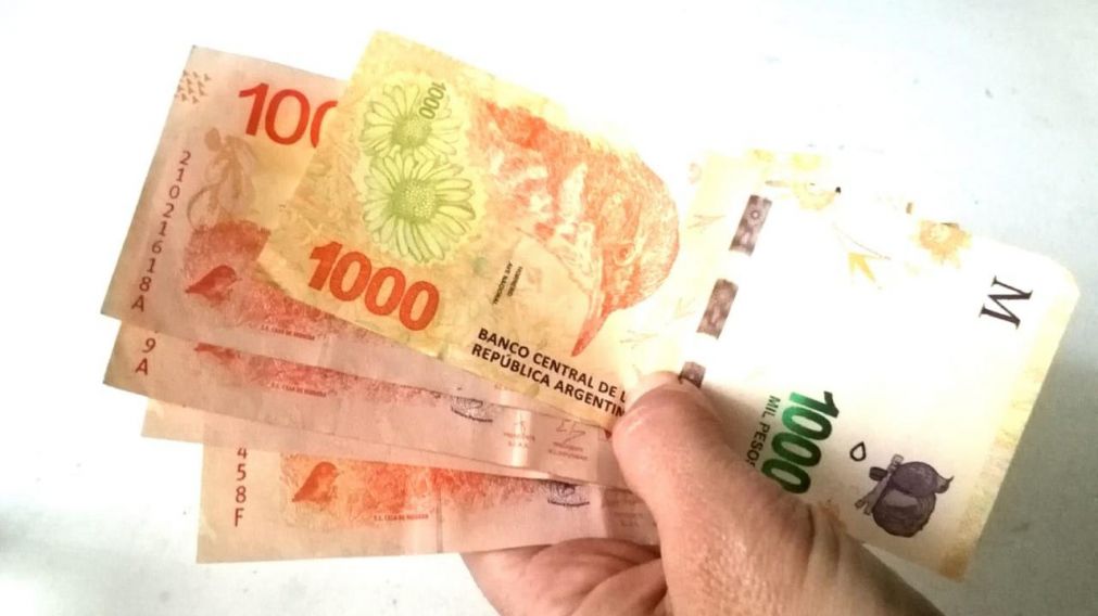 Actualizan el salario mínimo en 30% y en dos cuotas.