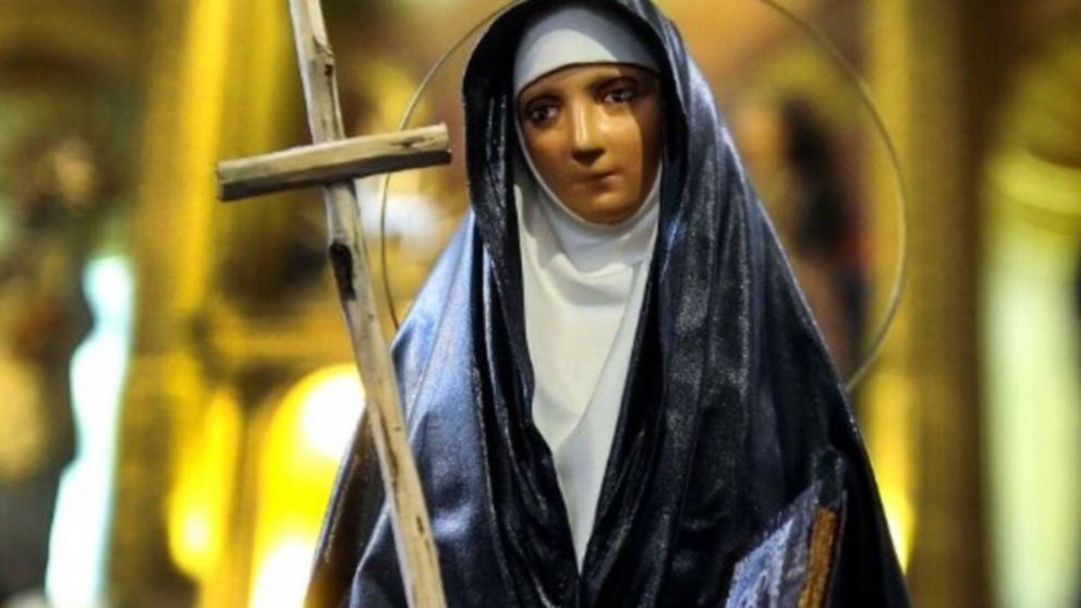 Altar de Mama Antula, primera santa argentina se expone en la estación Congreso del subte A.