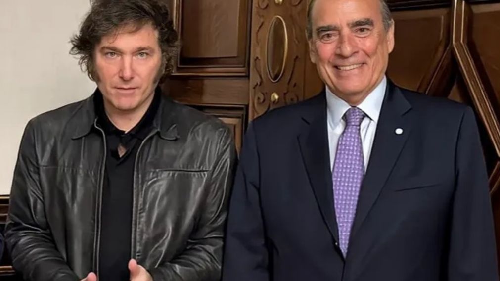Javier Milei junto al ministro, Guillermo Francos, viajarán a Corrientes y los recibirá Gustavo Valdés.