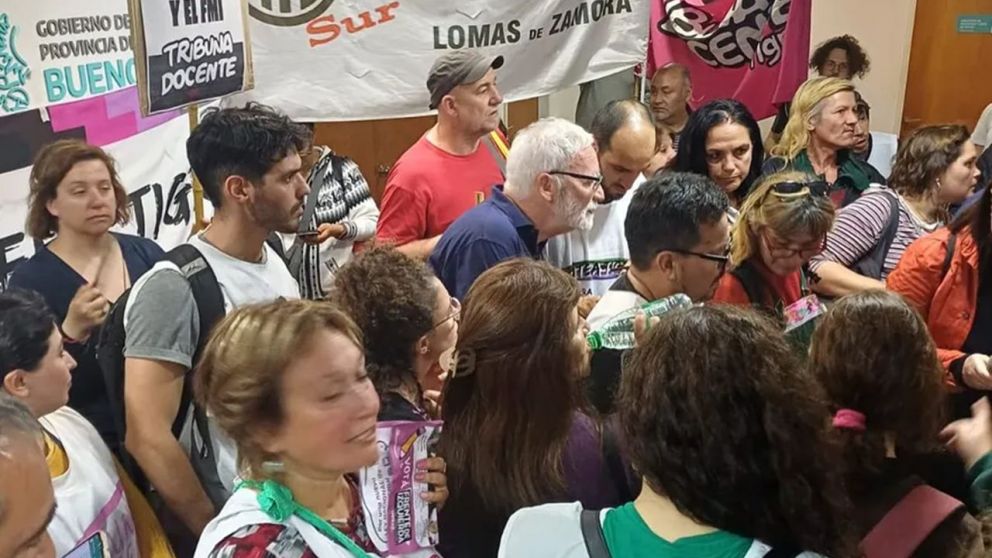 Docentes opositores dentro de Suteba van a las asambleas y convocan a un paro al inicio de clases (ATE Sur).