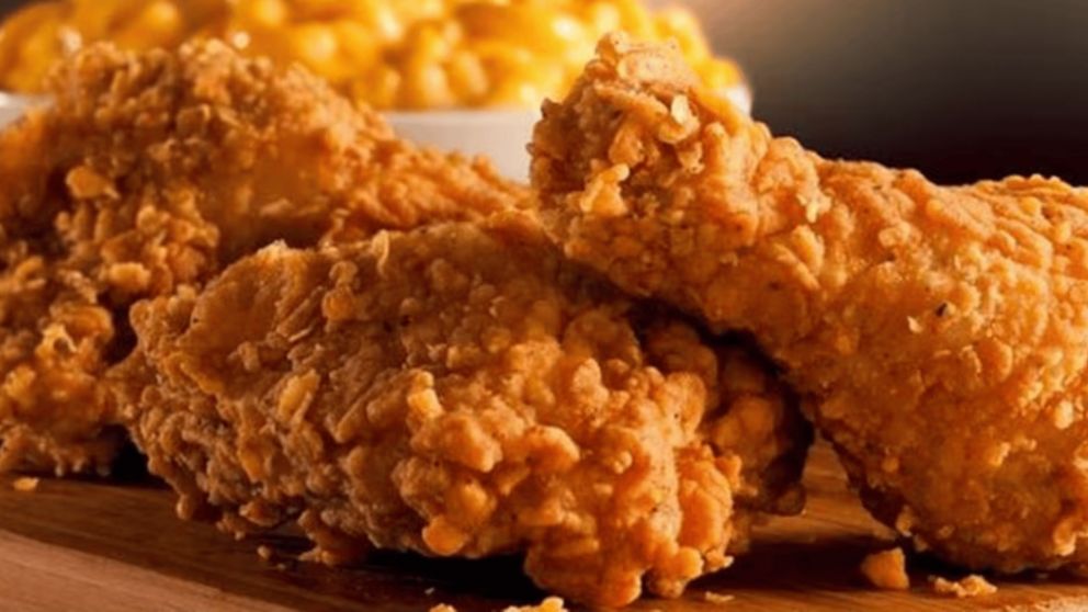 El secreto para que el pollo frito quede crujiente por fuera y tierno por dentro en 5 pasos (Imagen ilustrativa)