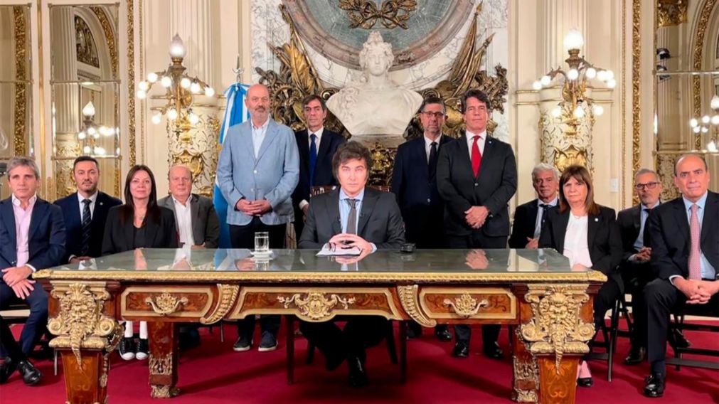 El DNU presentado por Javier Milei por medio de una cadena nacional. (Télam)