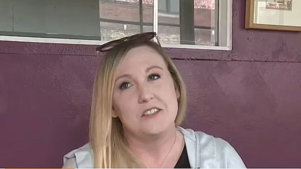 Una mesera de Michigan, Estados Unidos, recibi� 10 millones en propina y sus jefes la despidieron.