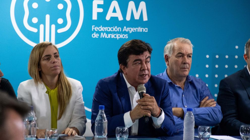 Más de 500 intendentes de la FAM pidieron reunirse con Javier Milei y alertaron por la situación social