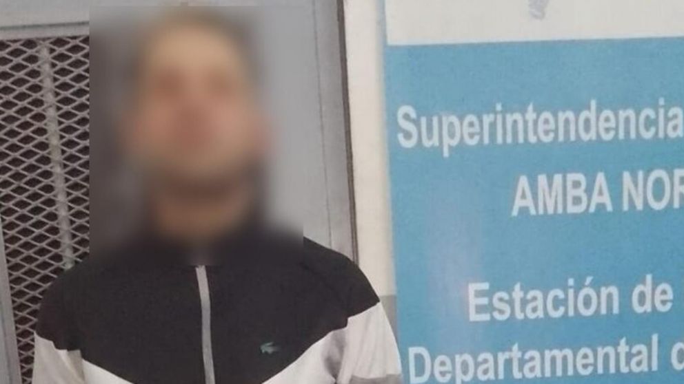 Este es uno de los sujetos que finalizó reducido por los uniformados.