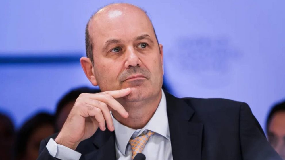 Federico Sturzenegger destacó que el objetivo del DNU es aumentar la competitividad en la economía y la libertad.