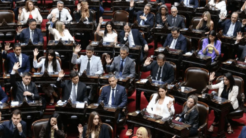 El oficialismo busca dividir la ley Ómnibus para volver a enviarlo al Congreso.