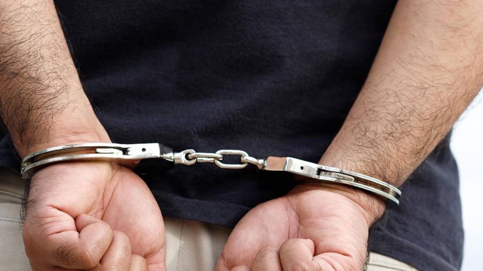 Empleado municipal en estado de ebriedad atacó a golpes a su pareja y con ayuda de su hermana y sobrina le sacó a su beba.