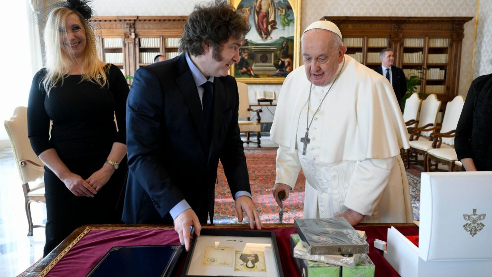 Crisis económica y temas internacionales, los temas que hablaron Javier Milei y el Papa Francisco en el Vaticano.